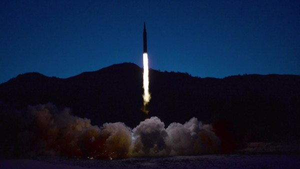 ▲ 북한이 14일 오후 탄도미사일로 추정되는 미사일을 발사했다.