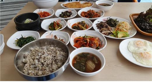신일룡 회장이 즐겨 먹었던 장작 보리밥