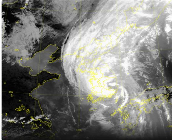 태풍 '카눈' 위성 사진